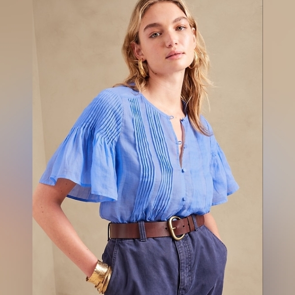 Banana Republic Tops - BANANA REPUBLIC Periwinkle Blue Pin Tucked Short Sleeve Blouse M